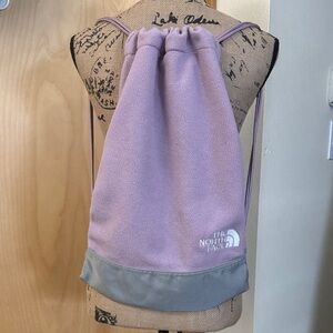 The North Face cinch pull string closure backpack. In great condition.